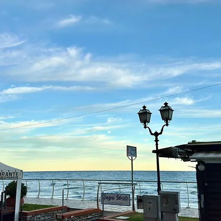 Fronte Mare Ampio Quadrilocale 公寓 阿拉西奥